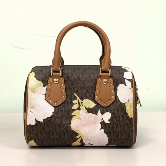 🌼🌼BEAUTIFUL MICHAEL KORS BAG🌼🌼 - Picture 4 of 9